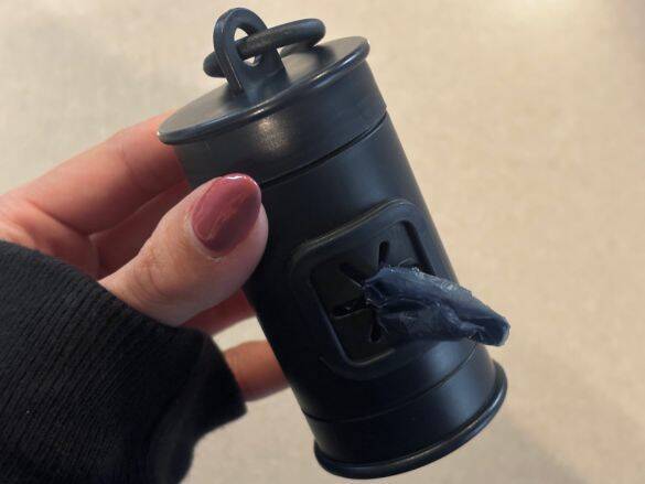 出先での「ここにゴミ箱があれば…」から解放！ キャンドゥの1枚7円“携帯用ゴミ袋”、使ったら手放せなくなったワケ