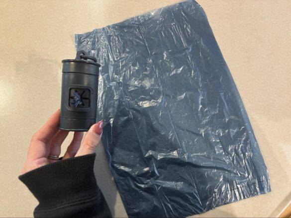 出先での「ここにゴミ箱があれば…」から解放！ キャンドゥの1枚7円“携帯用ゴミ袋”、使ったら手放せなくなったワケ