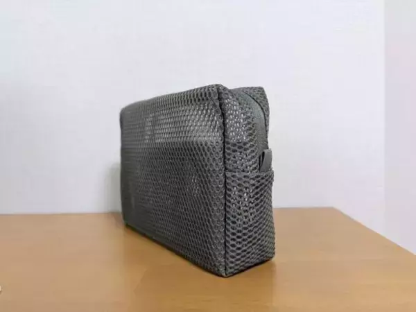 「無印の“新作ポーチ”が大当たり！ バッグが一瞬で片付く「定番ポーチより優秀なポイント」」の画像