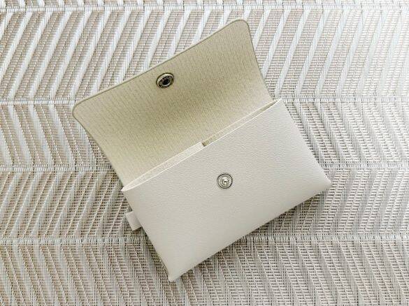 財布は小さくしたい。でも、お札は折り畳みたくない！→ ダイソー220円のミニ財布が優秀すぎた！