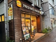 生ビールが290円。フレッシュネスバーガーで“ちょい飲み”したら…健康的バーガーとビールが相性最高！  財布にも優しい「罪悪感なしの幸せ」