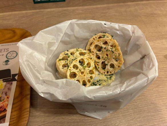 生ビールが290円。フレッシュネスバーガーで“ちょい飲み”したら…健康的バーガーとビールが相性最高！  財布にも優しい「罪悪感なしの幸せ」