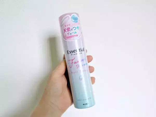 「1000円ちょいのスプレーだけで、40代の髪に“天使の輪”が！ トリートメントより簡単な“令和の最新アイテム”にウキウキ」の画像