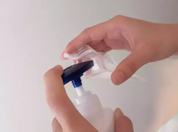 「旅行用スキンケアの詰替、最強は「セリアのパウチ」と言えるワケ。荷物も気分も軽くて最高！」の画像