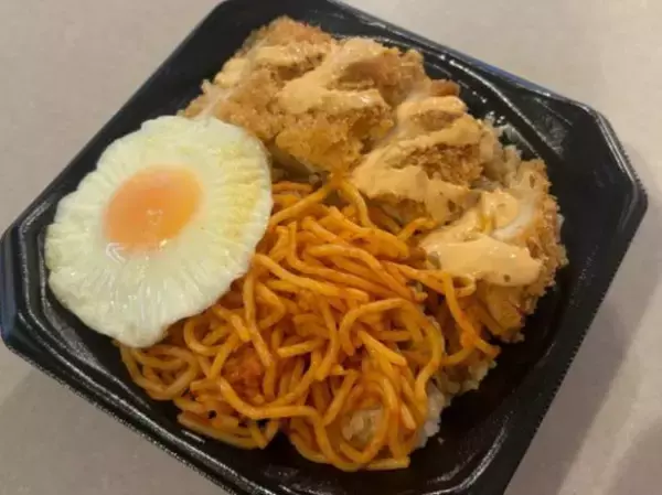 「「200円台でこの満足度!?」具材がはみ出す“はみ盛りコッペ”が衝撃のコスパ。話題のスーパーで見つけた大注目商品6選」の画像
