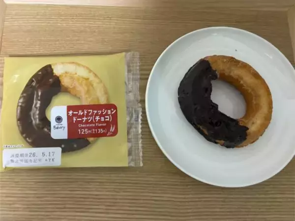 「ファミマのドーナツ「パッケージ詐欺」の噂は本当？ 実際に買ってみた“意外な結果”。セブンやローソンとも比べてみた」の画像