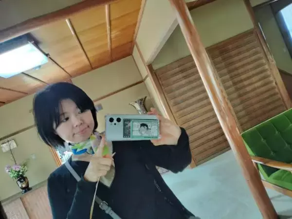 「36歳・元『渡鬼』子役がスマホを5年以上使うためにやっている“たった1つのこと”「自転車で2回轢いたこともあるけど…」」の画像