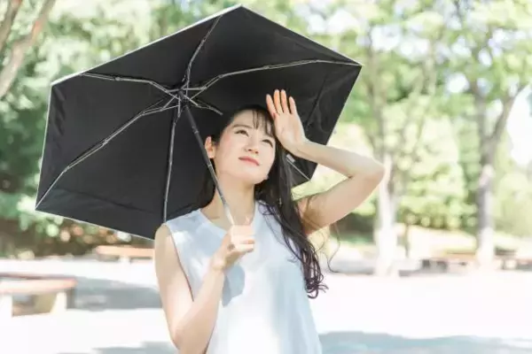 「首がかゆい」「赤いブツブツ」それ“大人のあせも”かも！ 掻いちゃダメな理由と、今日からできる6つの対策｜皮膚科医が解説