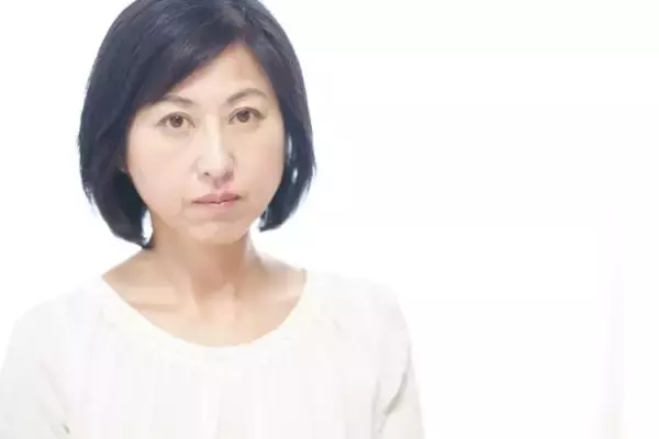 「「え〜そこでキス?!」電車内でドラマを大声実況する迷惑客。「ネタバレやめて」と注意され“ありえない反応”」の画像