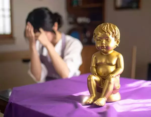 「夫のクローゼットから「謎の金色の像」が…。本人に金額を問うと、絶句するしかなかった」の画像