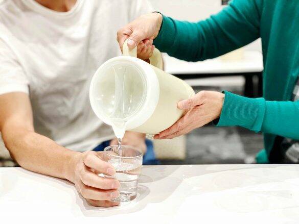 彼氏が食事デートで「ソファー席に座らせてくれない」理由が斜め上すぎてドン引き／恋愛人気記事BEST