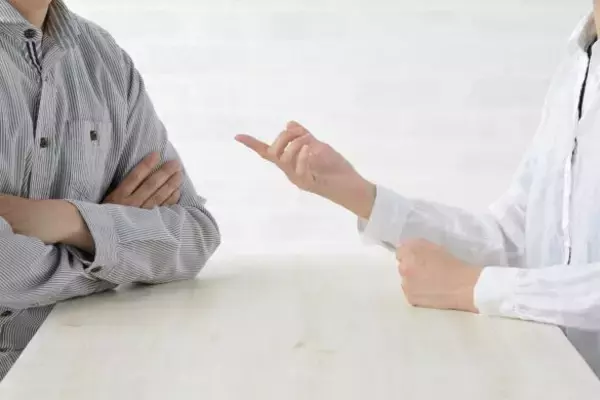 「2歳児が祖母を「ギャン泣きして拒否する」理由に絶句…“笑顔の裏”にあった祖母の正体とは？」の画像