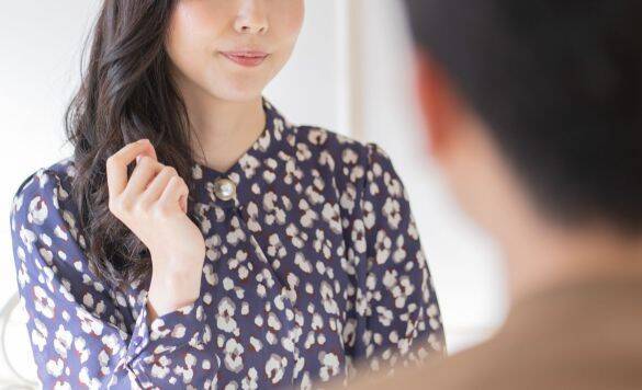 「DV辞任した阿部慎之助をかばう男とは、結婚するな」? SNSで話題の“踏み絵論”に、意外な指摘も