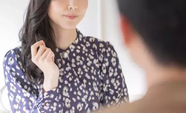 「「DV辞任した阿部慎之助をかばう男とは、結婚するな」? SNSで話題の“踏み絵論”に、意外な指摘も」の画像