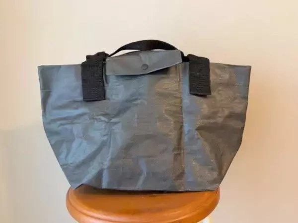 ローソンでしか買えない“無印良品550円たためるバッグ”が使い勝手良すぎ！ エコバッグ以上メインバッグ未満の絶妙な立ち位置