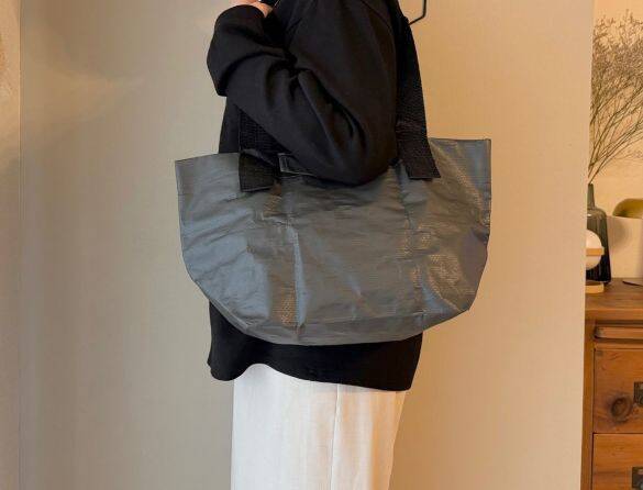 ローソンでしか買えない“無印良品550円たためるバッグ”が使い勝手良すぎ！ エコバッグ以上メインバッグ未満の絶妙な立ち位置