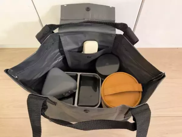 「ローソンでしか買えない“無印良品550円たためるバッグ”が使い勝手良すぎ！ エコバッグ以上メインバッグ未満の絶妙な立ち位置」の画像