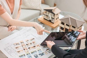 終わった…。妻こだわりの「真っ白の一戸建て」が夫が買ってきたクルマのせいで台無しに／びっくり体験人気記事BEST