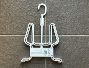 濡れた靴が乾かない冬のイライラ…498円で解決！ カインズの靴ハンガーが“想像以上に使える”