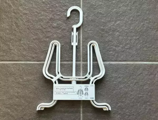 濡れた靴が乾かない冬のイライラ…498円で解決！ カインズの靴ハンガーが“想像以上に使える”