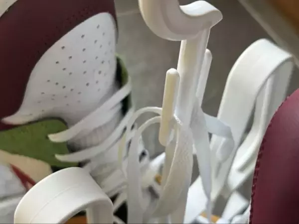 「濡れた靴が乾かない冬のイライラ…498円で解決！ カインズの靴ハンガーが“想像以上に使える”」の画像