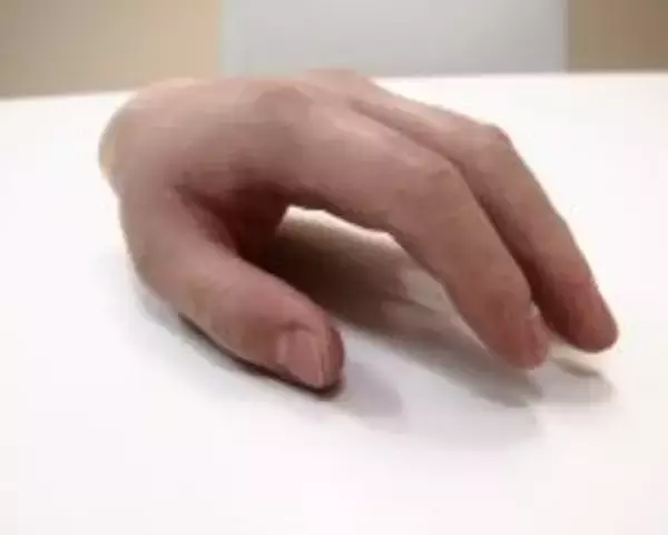 「まるで本物…！ 爪の縦線や指紋、シワまで再現して「失われた身体の一部」を作り続ける44歳職人の想い」の画像
