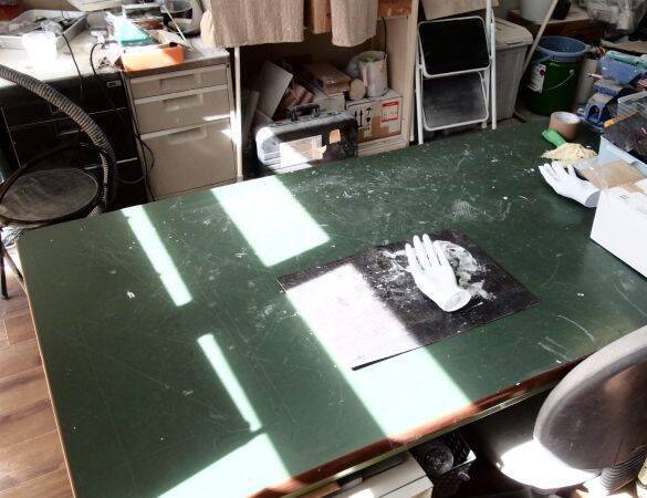 まるで本物…！ 爪の縦線や指紋、シワまで再現して「失われた身体の一部」を作り続ける44歳職人の想い