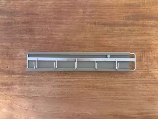 冷蔵庫の横の隙間を「収納に変えちゃった！」3COINSアイテムに感動。すぐに“買い足し”を決意したワケ