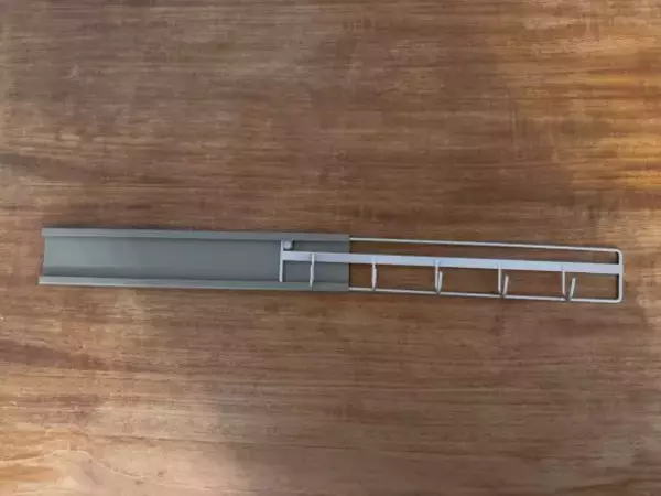 「冷蔵庫の横の隙間を「収納に変えちゃった！」3COINSアイテムに感動。すぐに“買い足し”を決意したワケ」の画像