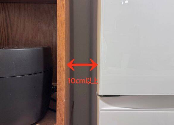 冷蔵庫の横の隙間を「収納に変えちゃった！」3COINSアイテムに感動。すぐに“買い足し”を決意したワケ