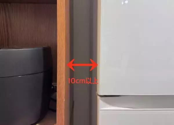 「冷蔵庫の横の隙間を「収納に変えちゃった！」3COINSアイテムに感動。すぐに“買い足し”を決意したワケ」の画像