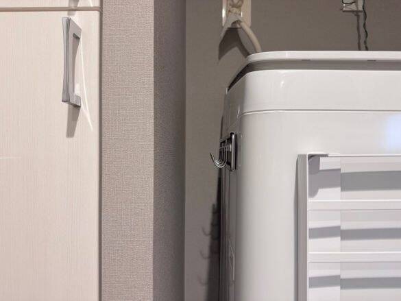 冷蔵庫の横の隙間を「収納に変えちゃった！」3COINSアイテムに感動。すぐに“買い足し”を決意したワケ