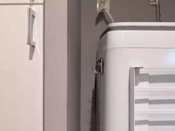 「冷蔵庫の横の隙間を「収納に変えちゃった！」3COINSアイテムに感動。すぐに“買い足し”を決意したワケ」の画像