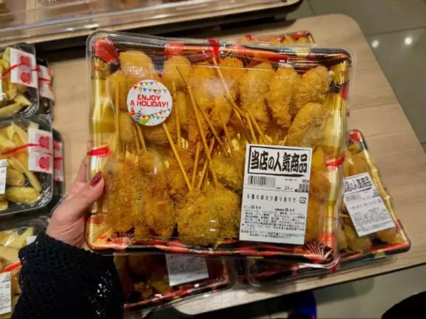「「安すぎて二度見！」知る人ぞ知る“話題のスーパー”に行ってきた！ 299円ナポリタン、888円で22本串カツetc.おすすめ惣菜5選」の画像