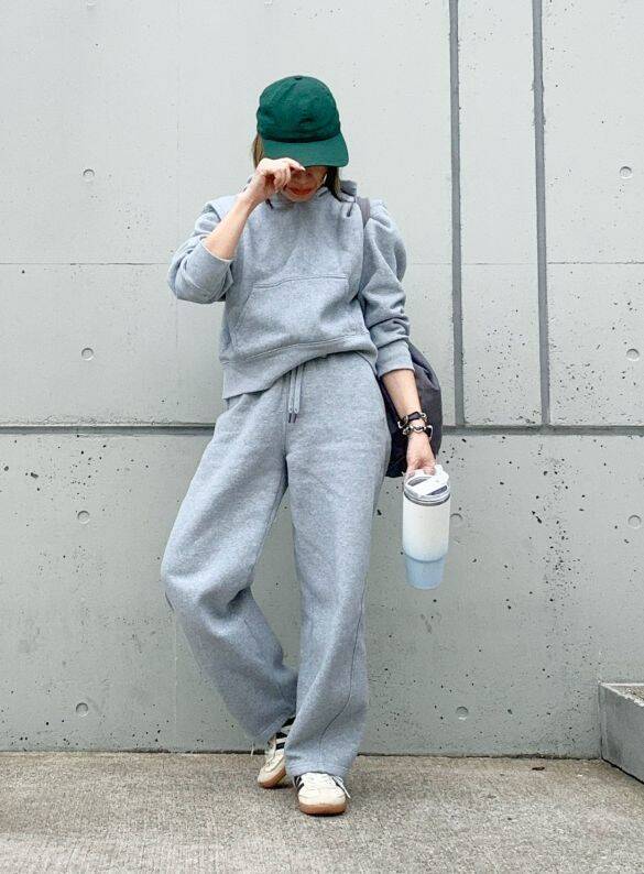 おしゃれ？変？ 韓国スターの“半分パーカー”、スリにあうバッグ……謎のファッショントレンドを追う