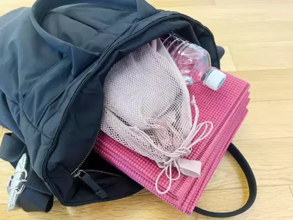 「「色違いでもう1つ欲しい！」ユニクロの2WAYバッグが万能すぎた。通勤も休日もいけてコスパ最高」の画像