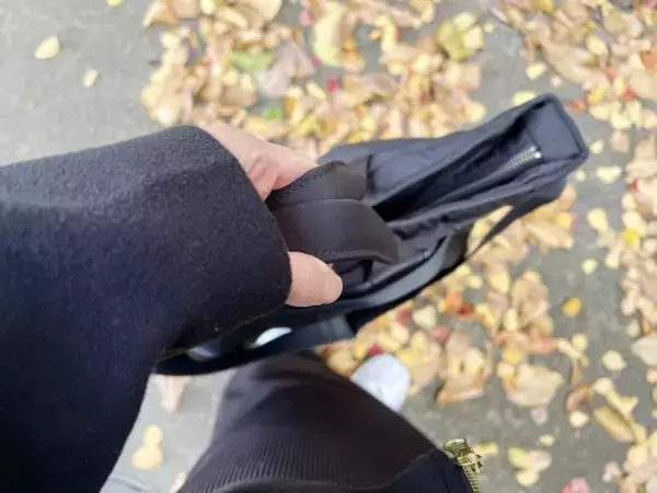 「「色違いでもう1つ欲しい！」ユニクロの2WAYバッグが万能すぎた。通勤も休日もいけてコスパ最高」の画像