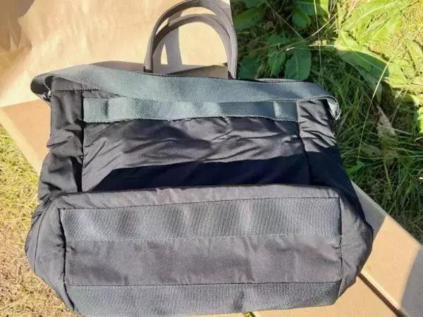 「「色違いでもう1つ欲しい！」ユニクロの2WAYバッグが万能すぎた。通勤も休日もいけてコスパ最高」の画像