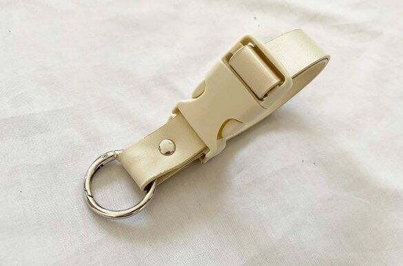 電車内や室内で、脱いだアウターが邪魔……3COINSの大人気商品で、アウター持ち歩き問題が解決した！／2025 人気記事top5