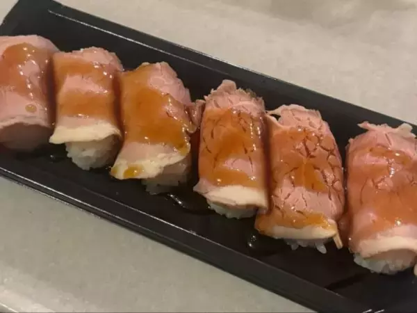 「「コスパ良すぎ!!」と“話題のスーパー”行ってきた！199円の唐揚げ弁当、MEGA盛りパスタetc.おすすめ商品7選！」の画像