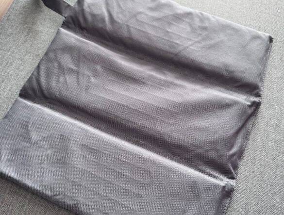 お尻があったまると幸せ…！ ダイソー“USBあったか座布団”が優秀すぎ。毎日使ってわかった「1100円はむしろ安い」理由