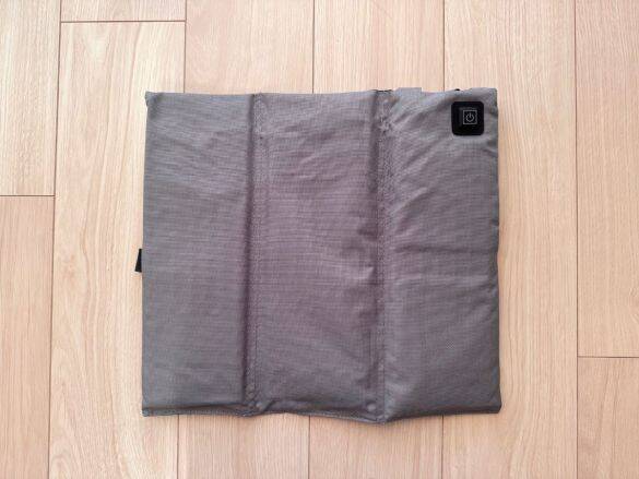 お尻があったまると幸せ…！ ダイソー“USBあったか座布団”が優秀すぎ。毎日使ってわかった「1100円はむしろ安い」理由