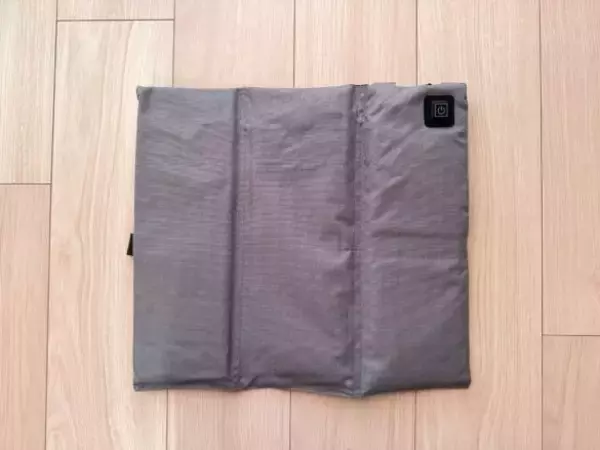 「「1100円はむしろ安い」ダイソー“USBあったかアイテム”で冬の毎日が激変！ お尻があったかいってめちゃくちゃ幸せ」の画像