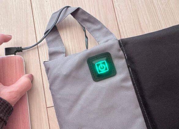 お尻があったまると幸せ…！ ダイソー“USBあったか座布団”が優秀すぎ。毎日使ってわかった「1100円はむしろ安い」理由