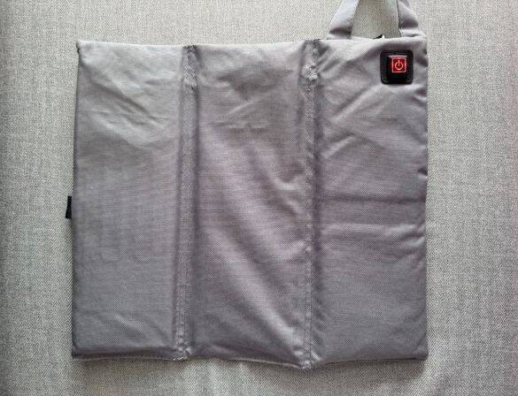 お尻があったまると幸せ…！ ダイソー“USBあったか座布団”が優秀すぎ。毎日使ってわかった「1100円はむしろ安い」理由