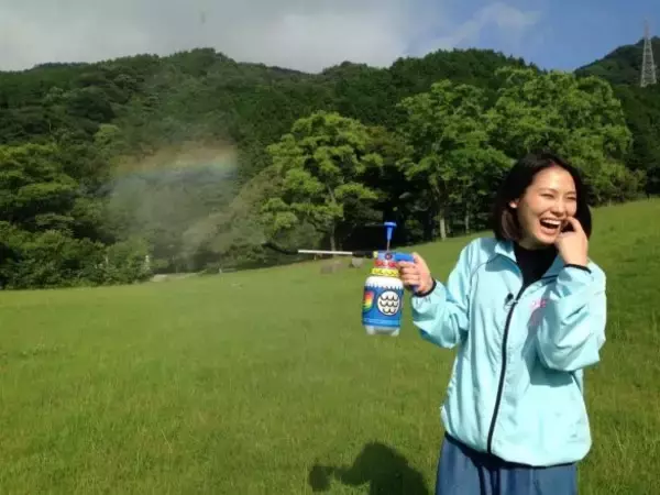 「「こんにちは、アヤカです！」YouTube広告で流れまくる“謎の女”は誰!? 直撃したら意外な芸歴が見えてきた」の画像