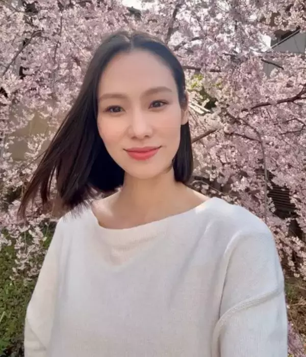 「「こんにちは、アヤカです！」YouTube広告で流れまくる“謎の女”は誰!? 直撃したら意外な芸歴が見えてきた」の画像