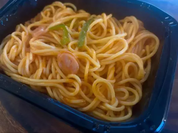 「226円でこのボリューム!?ドンキの“ヤバ盛りパスタ”が神コスパ！全6種ガチ食べ比べて見つけた「ぶっちぎり1位」は」の画像