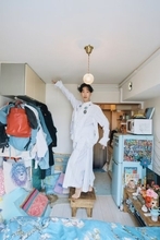 「人生あきらめが大事」うっすらメイクの個性派男優35歳が説く“らめ活”って？癒される人が続出中