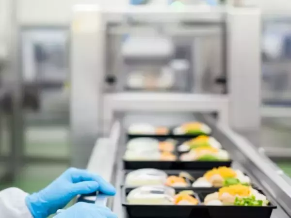 40代主婦が食品工場でスキマバイト。私が最年少グループ？ 世知辛い“氷河期世代の現実”を見てしまった…